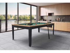 Table transformable en billard Easy par Eurobillards, avec tissu de jeu vert-bleu dans un appartement sur les rives du fleuve